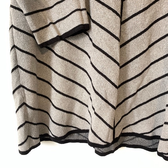 Laura Plus Shiny Silver & black stripped Blouse 2X - Picture 7 of 13